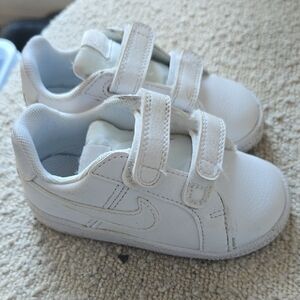 Nike Kids White Velcro Sneakers